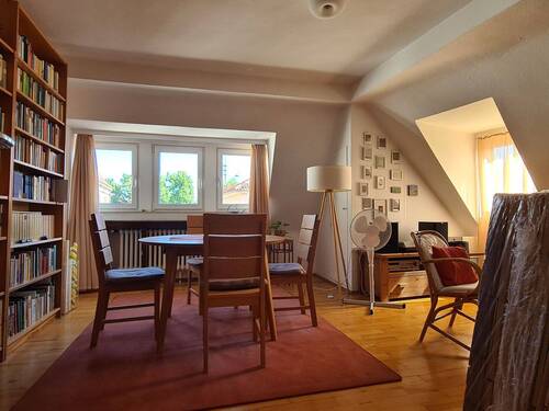 Schönes, helles Wohnzimmer - 3 Zimmer Etagenwohnung zur Miete in Nürnberg