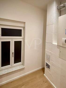 Abstellraum, begehbar durch die Küche - 