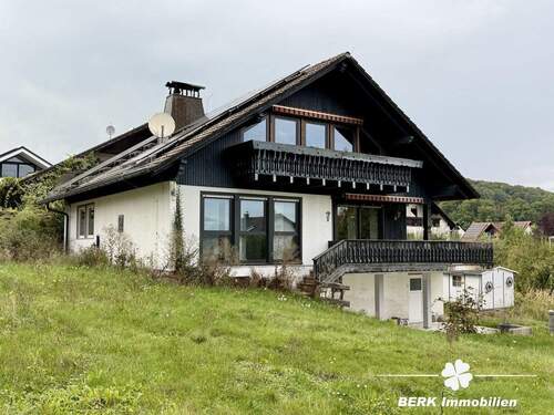Ansicht Seitlich - BERK Immobilien - Modernisiertes Einfamilienhaus mit Charme und Potenzial in Mömbris-Gunzenbach