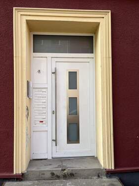 Haustür - 1 Zimmer Mehrfamilienhaus, Wohnhaus zum Kaufen in Schwerin