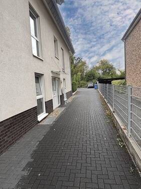 Zufahrt zu den Stellplätzen - 