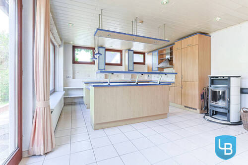 Großzügige Küche mit Kamin und Zugang zur Terrasse - Doppelhaushälfte mit 161,00 m&sup2; in Kiel / Wellingdorf zum Kaufen