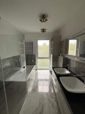 Bad2.JPG - 7 Zimmer Einfamilienhaus zur Miete in Detmold