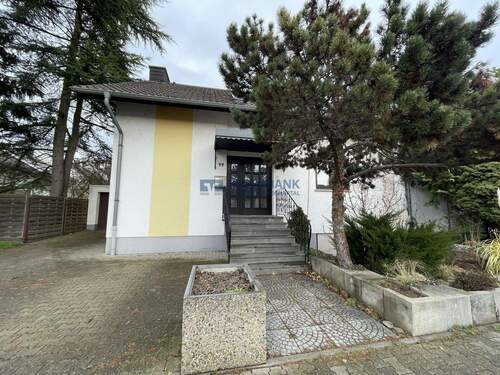 Hausansicht - Gemütliches Einfamilienhaus für die Familie- zum Sofortbezug!