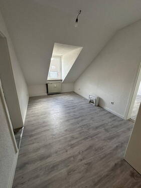 Bild 1 - ** Frisch kernsanierte 5-Zimmer-Wohnung im Altbau Dachgeschoss **