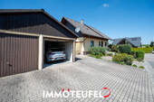 Garage und Stellplätze - 
