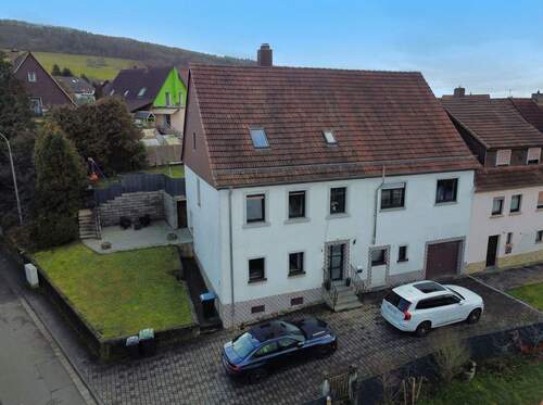 Frontansicht - Geräumiges und modernisiertes Wohnhaus mit schönem Garten!