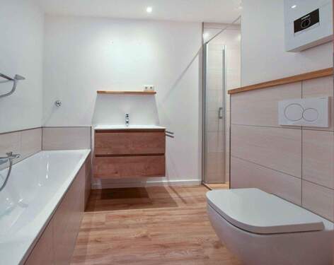 Bad mit Badewanne und begehbarer Dusche - 