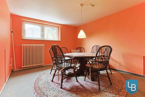 Wohnlich ausgebautes Zimmer im Kellergeschoss - 