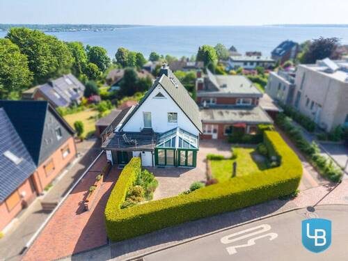 Vogelperspektive - Bestlage trifft Aussicht! Einfamilienhaus mit Blick auf die Eckernförder Bucht