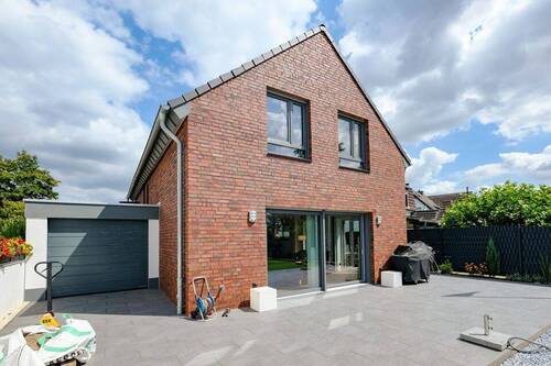 Langenfeld - Düsseldorfer Str 222 - Gartenseite 2 - 4 Zimmer Einfamilienhaus in Langenfeld