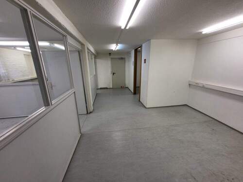 1. OG: Flur zu sep. Räumen - 