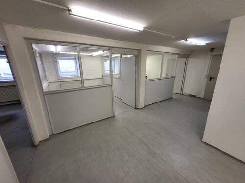 1. OG: Flur zu sep. Räumen - 