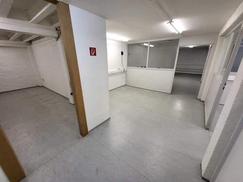 1. OG: Flur zu sep. Räumen - 