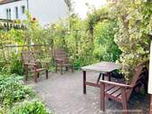 Sitzplatz neben dem Haus - 