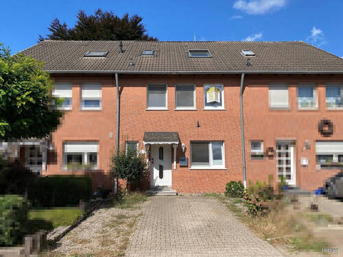 Straßenansicht - Schönes Zuhause mit Keller, Garten und viel Platz für die Familie
