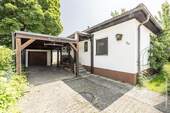 Hauseingangsseite mit Garage - 4 Zimmer Einfamilienhaus in Rosenheim