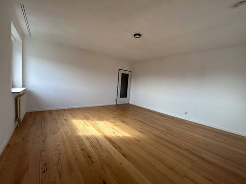 Wohnzimmer - 2 Zimmer Etagenwohnung zum Kaufen in Saarbrücken