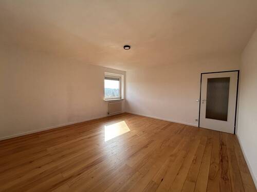 Wohnzimmer - 2 Zimmer Etagenwohnung in Saarbrücken