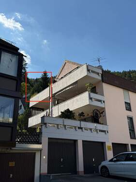 Dachgeschosswohnung mit Balkon - Attraktive Dachgeschosswohnung mit Stellplatz und Einbauküche