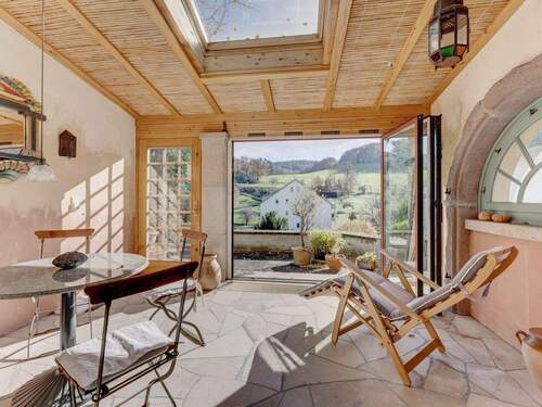 Wintergarten mit geöffneten Ziehharmonikafenstern, inkl. phantastischer Aussicht - 