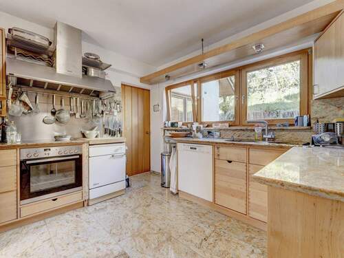 die langlebige, klassisch gestaltete Vollholzküche - 