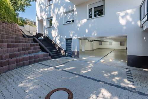 Einfahrt zur Tiefgarage - 