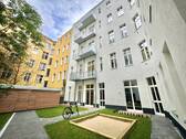 neu gestalteter Innenhof - 2 Zimmer Etagenwohnung in Berlin