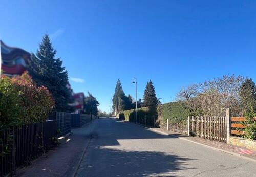 Siedlungsstraße - Medien straßenseitig - Grundstück in Machern