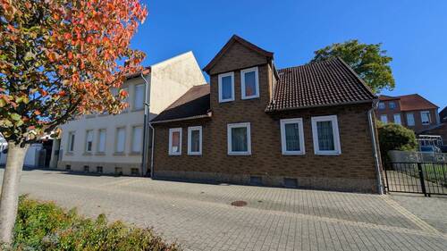 Vorderansicht - 9 Zimmer Einfamilienhaus in Celle