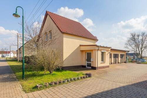 Einfamilienhaus - Mehrfamilienhaus, Wohnhaus mit 244,10 m² in Jessen (Elster) zum Kaufen