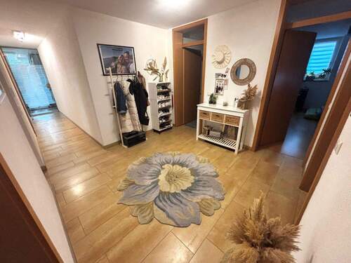 gr. Flur, viel Abstellfläche - Etagenwohnung mit 110,00 m&sup2; in Kasel bei Trier zur Miete