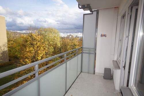 Loggia mit Blick über die Dächer - 