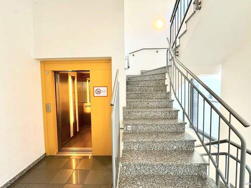 Treppenhaus - 3 Zimmer Etagenwohnung in Velbert