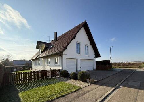 Ansicht Front.jpg - 7 Zimmer Mehrfamilienhaus, Wohnhaus zum Kaufen in Eitensheim