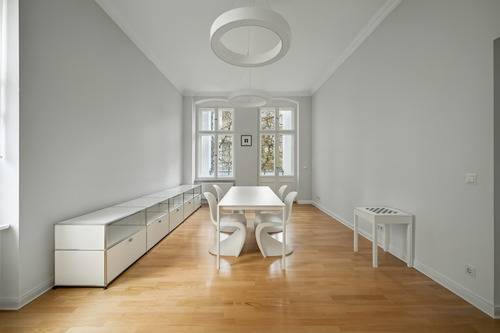 Bild 1 - Exklusiver Altbau am Kudamm - 4 Zimmer, Loggia, Fahrstuhl und Tiefgarage