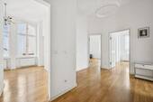 Entrée mit Blick in Küche und Wohnbereich - 4 Zimmer Etagenwohnung zum Kaufen in Berlin