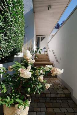 Zugang - 5 Zimmer Einfamilienhaus in Zirndorf