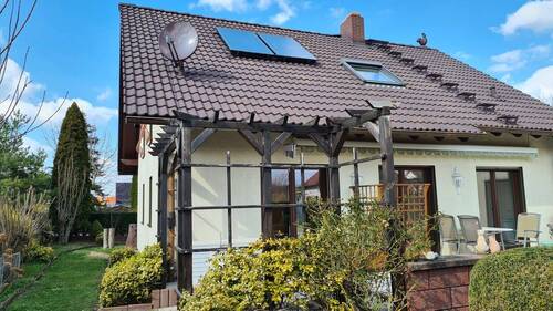 Pergola an der Terrasse - Einfamilienhaus mit 170,30 m&sup2; in Ettersburg zum Kaufen