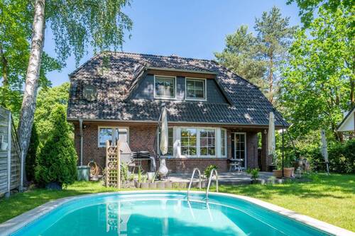 Hausansicht Gartenseite - Großzügiges Einfamilienhaus mit ca. 225 m² Wohn-Nutzfläche, Pool und Garten in Falkensee