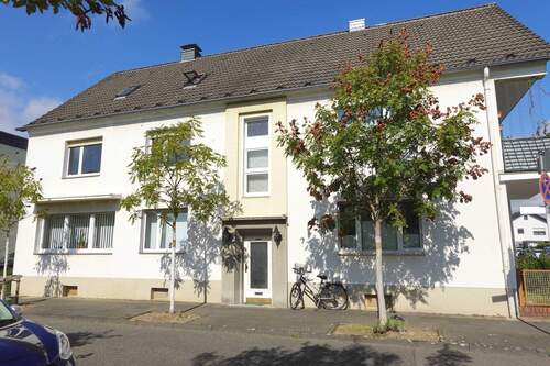 Hausansicht - Renovierte 3-Zimmer im Hochparterre in Opladen!