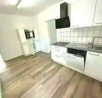 2,5-Zimmer-Wohnung im Erdgeschoss Einbauküche Dusche kein Balkon Kellerraum und Abstellraum Gartenanteil - Konz