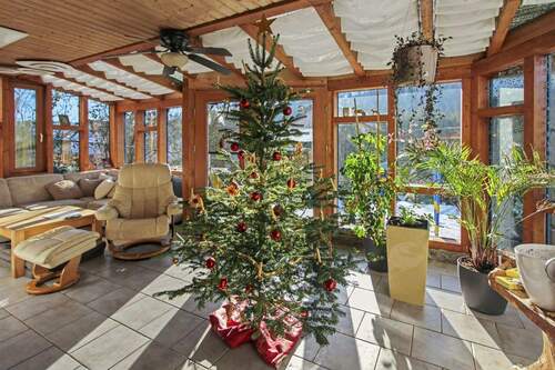 Wintergarten - Charmantes Wohnen auf zwei Einheiten - ein Zuhause mit Wintergarten, Kaminofen & zwei Gärten