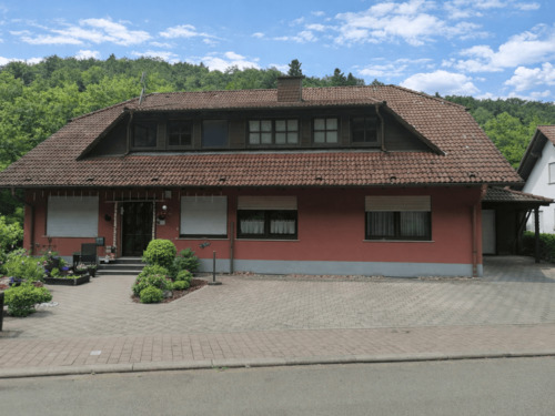 Aussenansicht - Gepflegtes Mehrfamilienhaus mit 4 Einheiten und solider Jahreskaltmiete