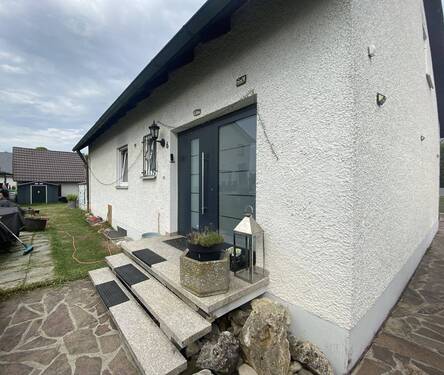 Eingangsbereich - Gepflegtes Einfamilienhaus mit großem Garten