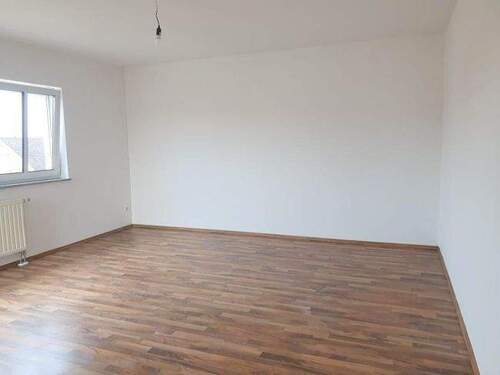 ca. 22 qm - 4 Zimmer Etagenwohnung in Maxhütte-Haidhof