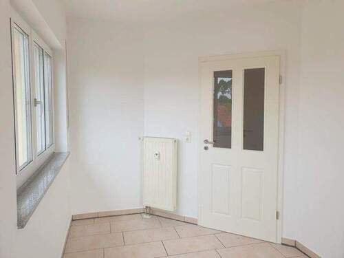 mit Fenster zum Balkon - 