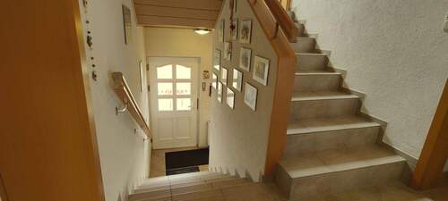 5. OG-Treppenhaus.jpg - Einfamilienhaus mit 260,00 m&sup2; in Sand a.Main zum Kaufen