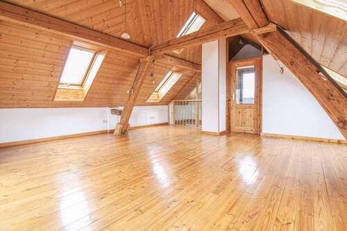 Atelier DG - 7 Zimmer Mehrfamilienhaus, Wohnhaus in Langgöns