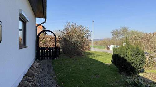 Vorgarten - 7 Zimmer Einfamilienhaus zum Kaufen in Holle